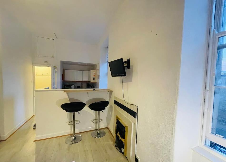 אדינבורו City Studio Flat West Toll Cross מראה חיצוני תמונה