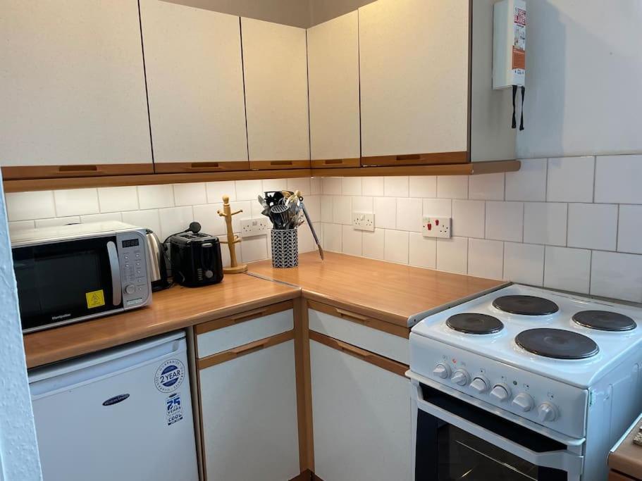 אדינבורו City Studio Flat West Toll Cross מראה חיצוני תמונה